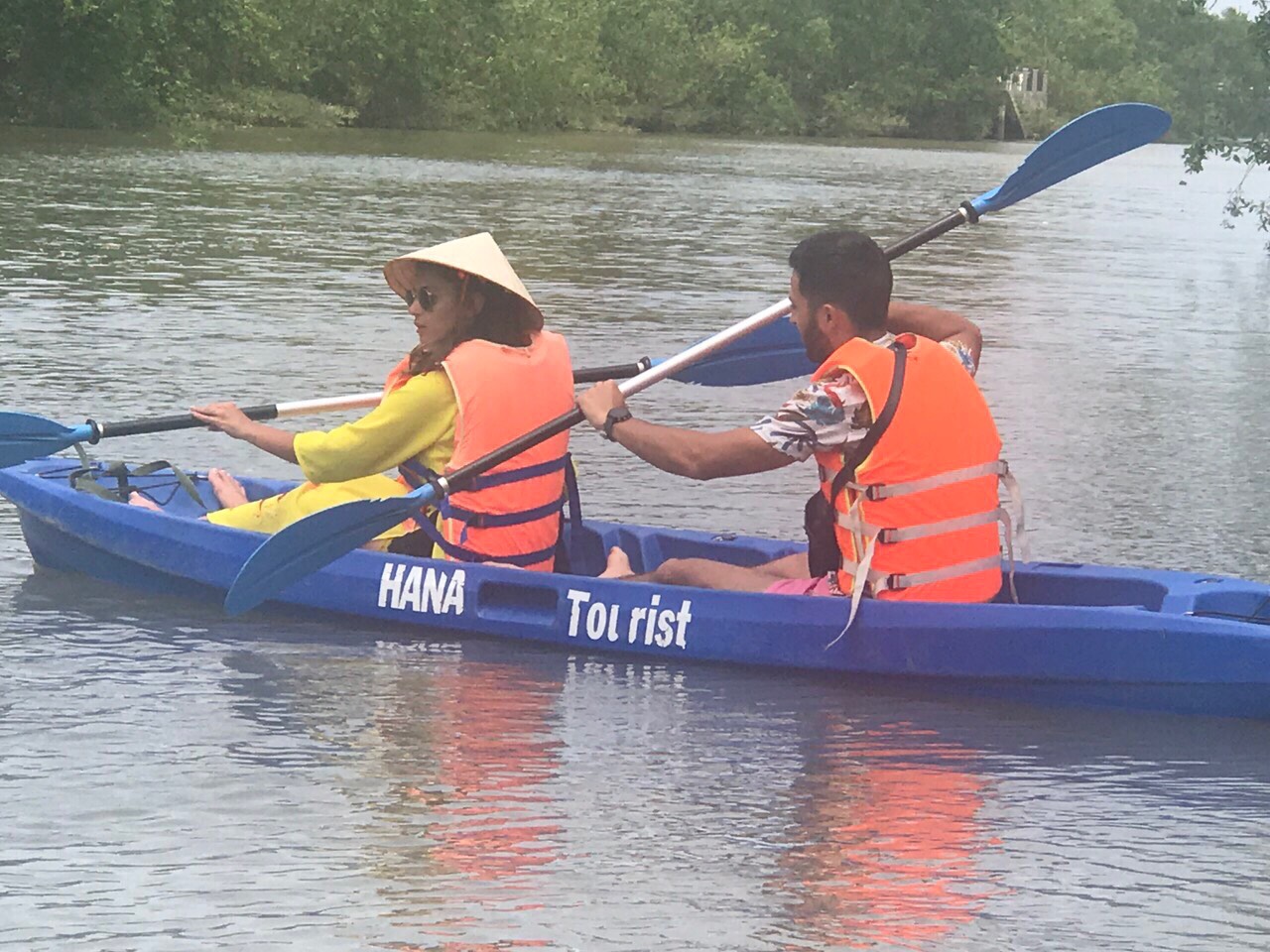 Kayaking in Cai Be